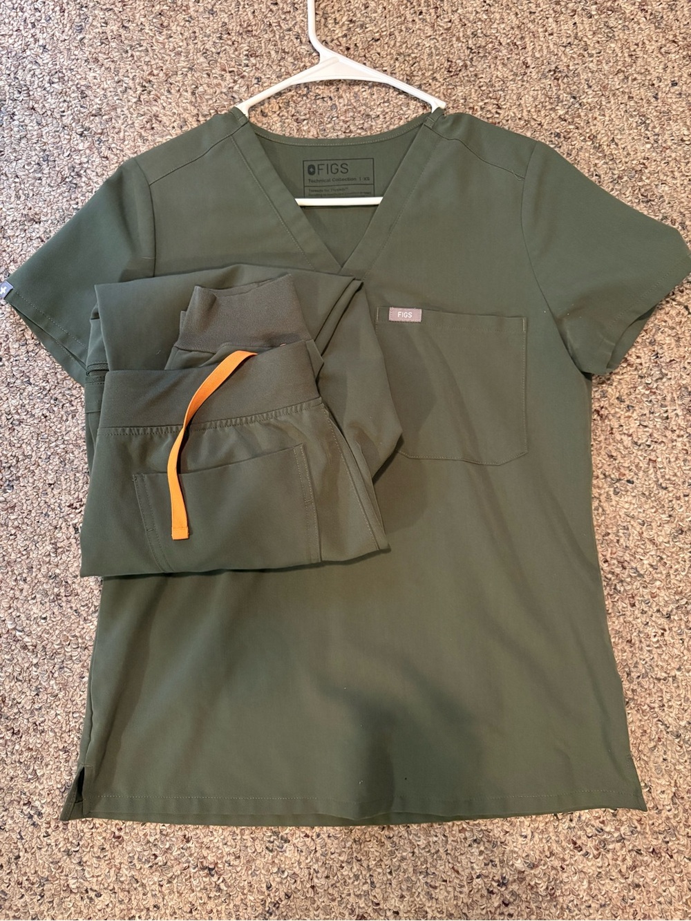 FIGS Olive Green V-Neck Scrub Top with Jogger Pants